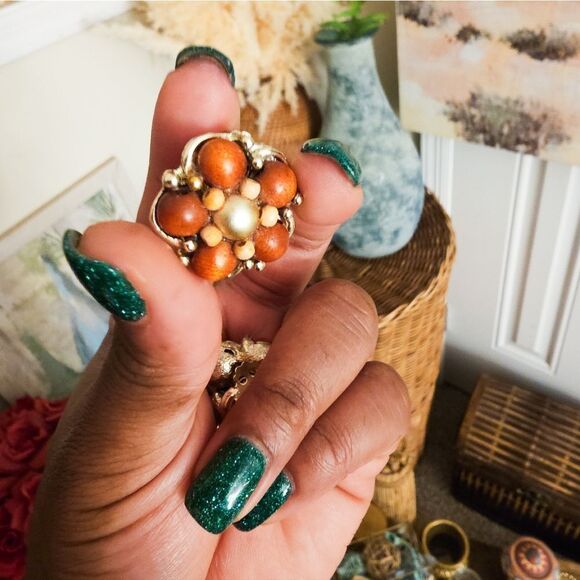 Vintage Cluster Wooden Beaded Inlay Clip On  Earrings. - Picture 5 of 8